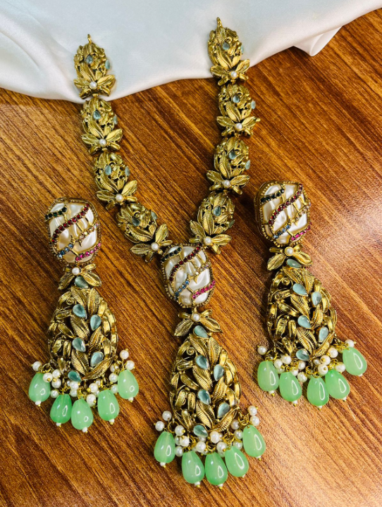 Vintage Style Turkish Floral Jewelry Set – Gold-Plated Necklace & Long Statement Earrings
