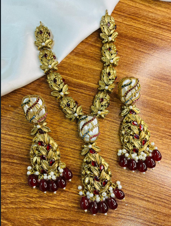 Vintage Style Turkish Floral Jewelry Set – Gold-Plated Necklace & Long Statement Earrings